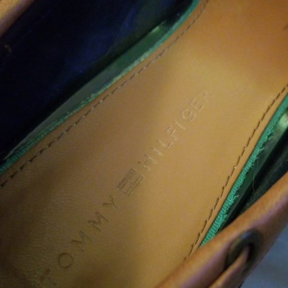 NWOT Navy and Brown Heeled Oxfords - Picture 5 of 5